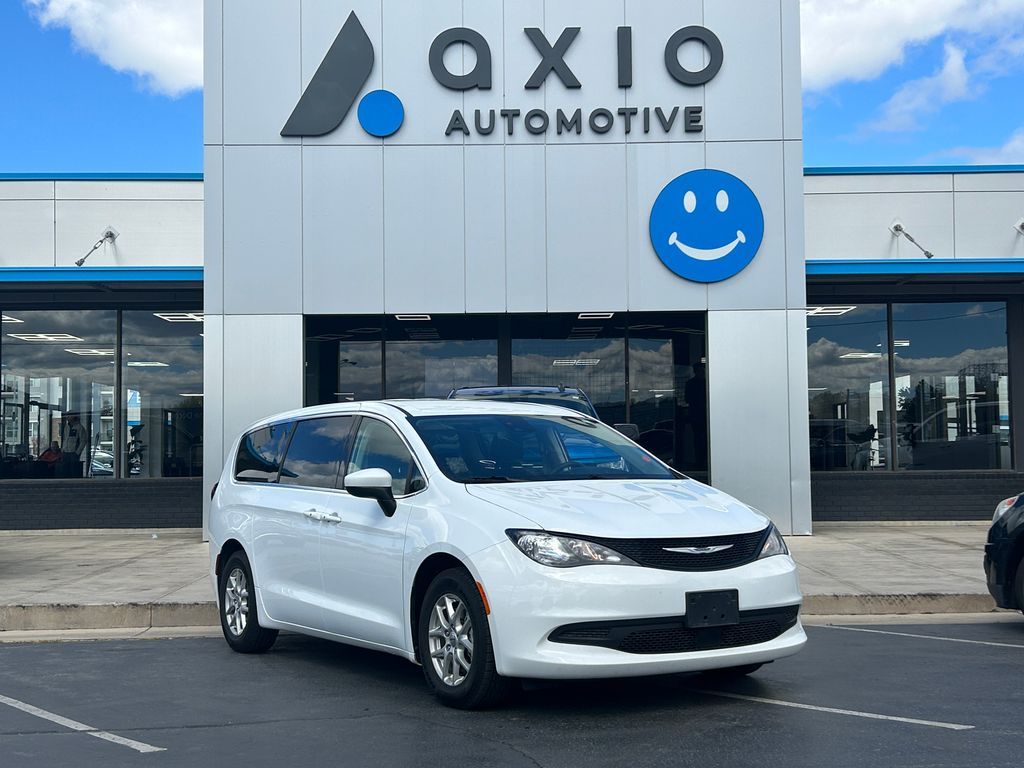 2022 Chrysler Voyager LX