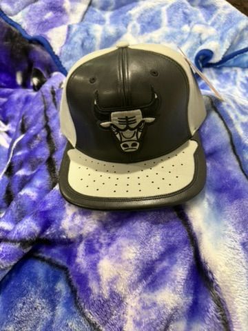 Mitchell & Ness Chicago Bulls Snapback Hat Black Grey Leather Look