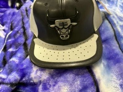 Mitchell & Ness Chicago Bulls Snapback Hat Black Grey Leather Look