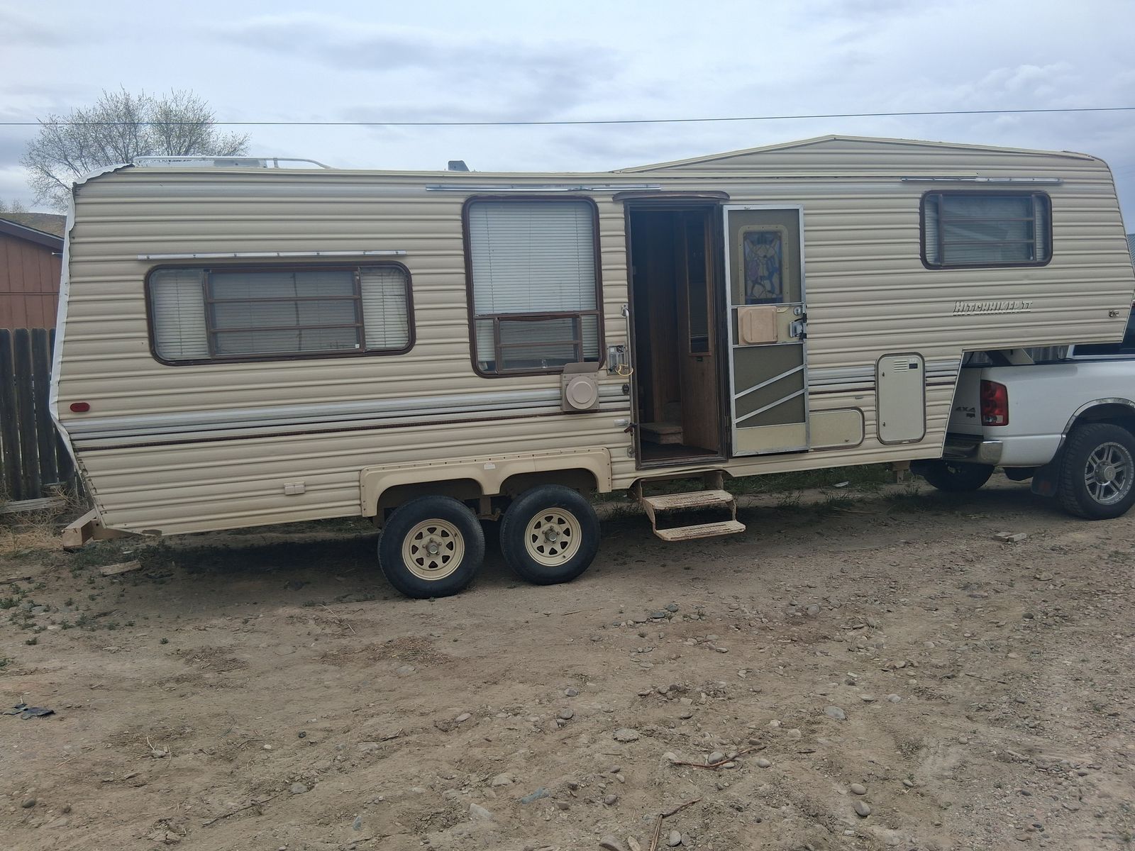 1989 Hitch Hiker II Travel trailer
