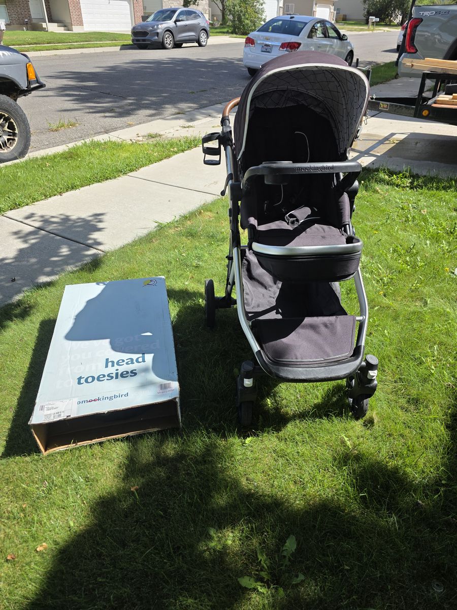 Mockingbird Stroller with child seat AND baby bassinet