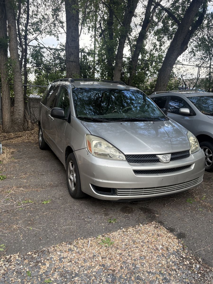 2005 Toyota Sienna LE 7 Passenger