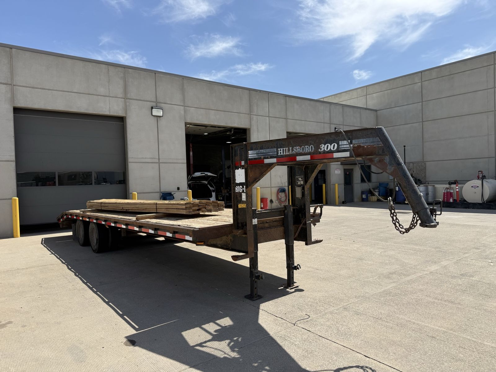 28’ Hillsboro Tandem Dual Axle Gooseneck Flatbed Trailer