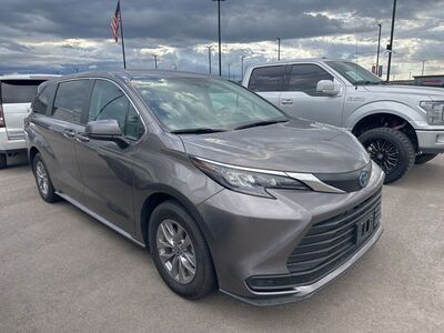 2024 TOYOTA SIENNA LE 8-Passenger