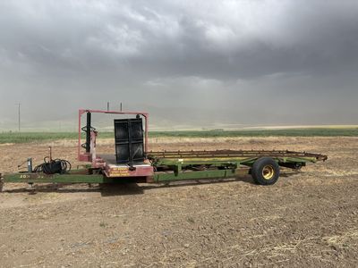 Flaker Feeder Square Bale Feeder