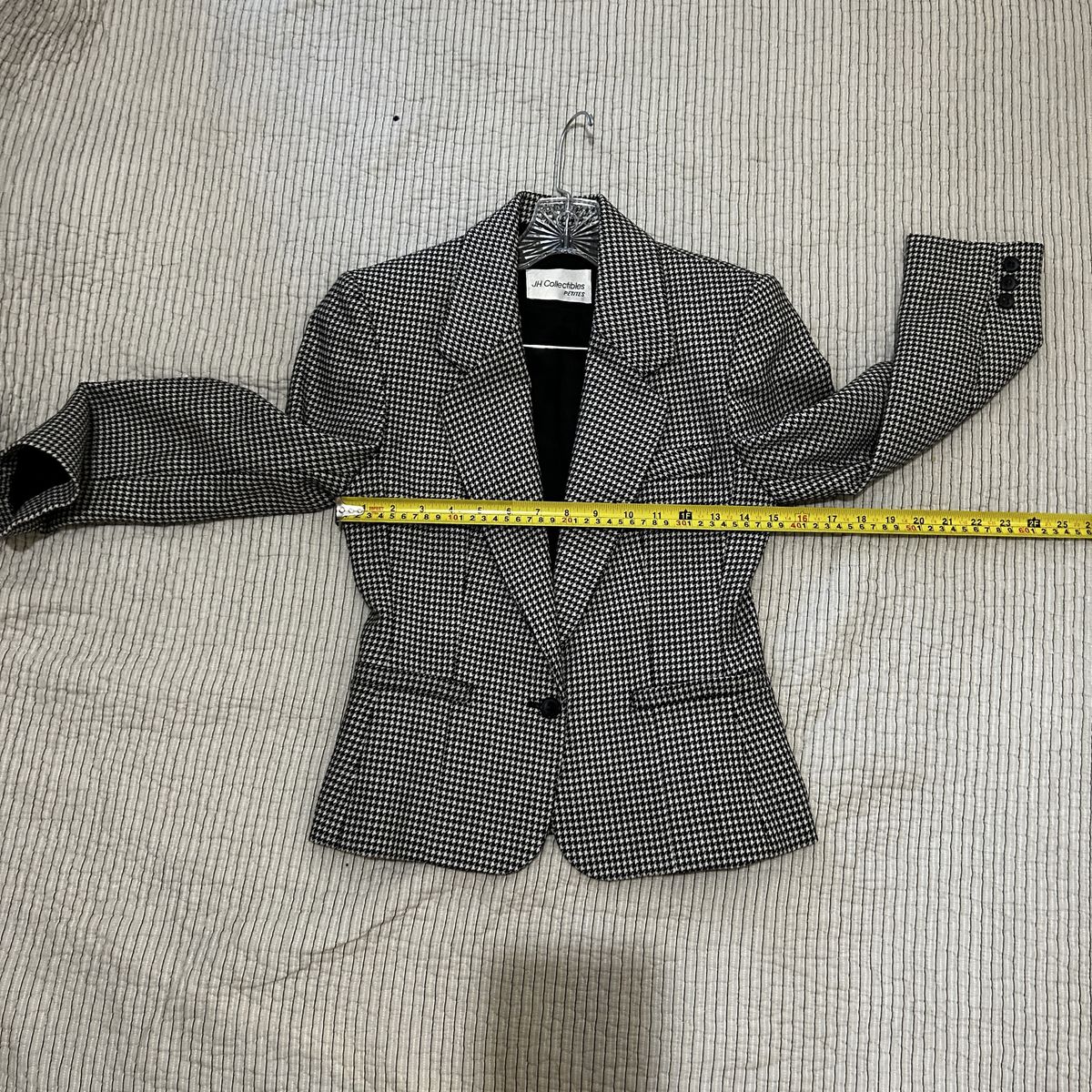 Main image 3