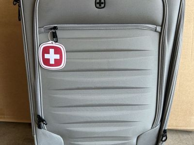 SWISSGEAR Checklite 8099 Medium Softside Checked Gray Suitcase