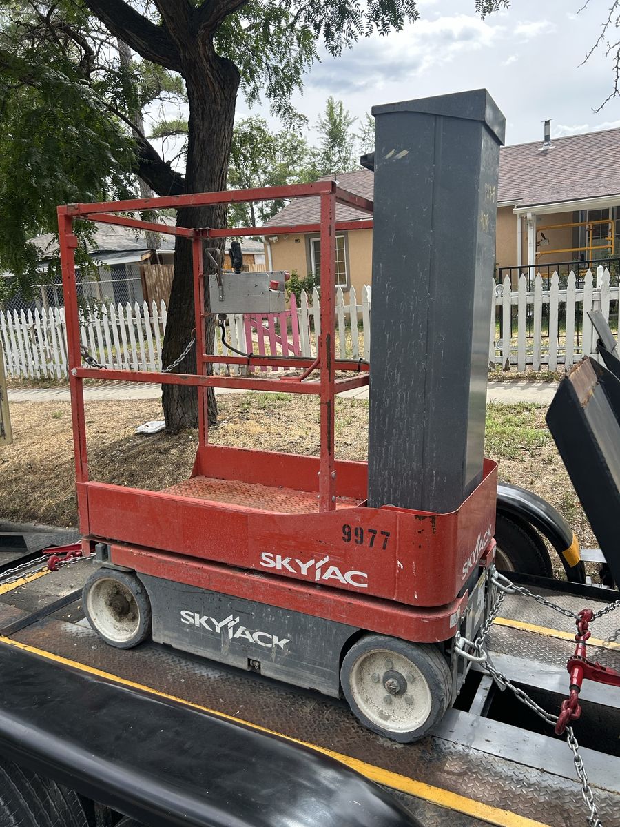 21' Skyjack SJ16 Mast Lift Rental | $80 for 8 hours | $100 24 hours | Delivery Available