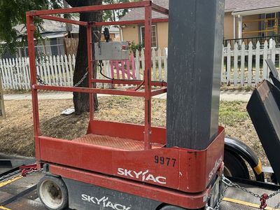 21' Skyjack SJ16 Mast Lift Rental | $80 for 8 hours | $100 24 hours | Delivery Available