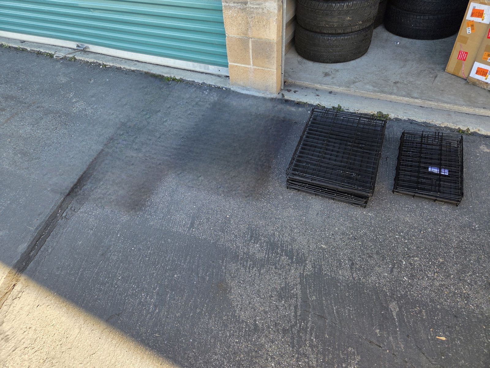 2 small kennels, 2 medium kennels prices in the ad