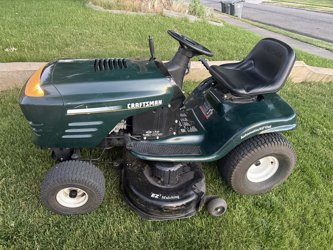 Craftsman Riding Lawn Mower / Tractor with 42" Cutting Deck