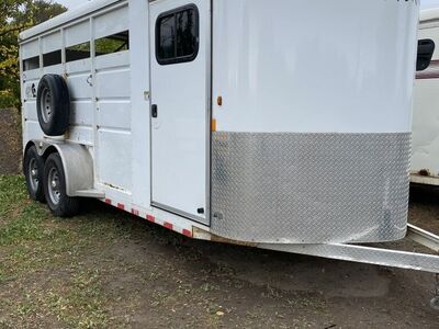 4 Horse Trailer For Rent
