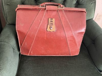 Vintage Leathercraft Chicago Expandable Cowhide Briefcase – 1950s/60s In Provo $80 cash/venmo