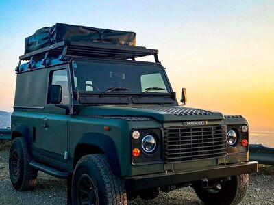 Land Rover Defender 90