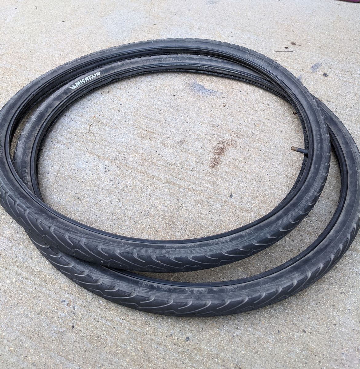  Michelin 26x1.5 Street tires with tubes