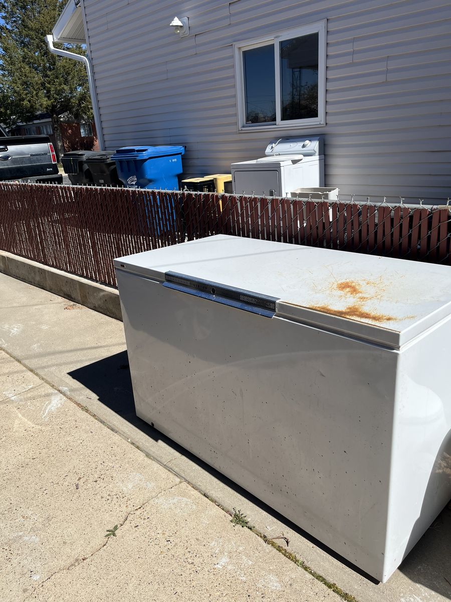 Gibson twenty Chest Freezer