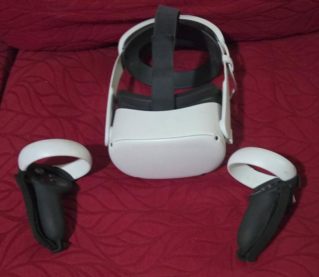 Oculus Quest 2 with elite strap and 2 drifting controllers! Trades considered!