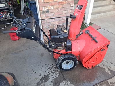 Ariens 28 inch big snow blower, runs great 10hp ohv
