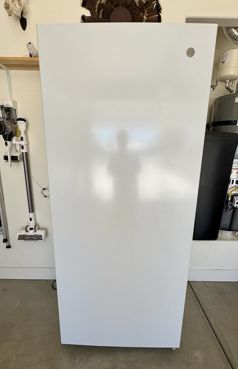Upright Freezer / 21.3 Cu Ft