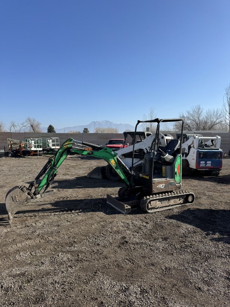 ️ Compact Mini Excavator – Bobcat E20