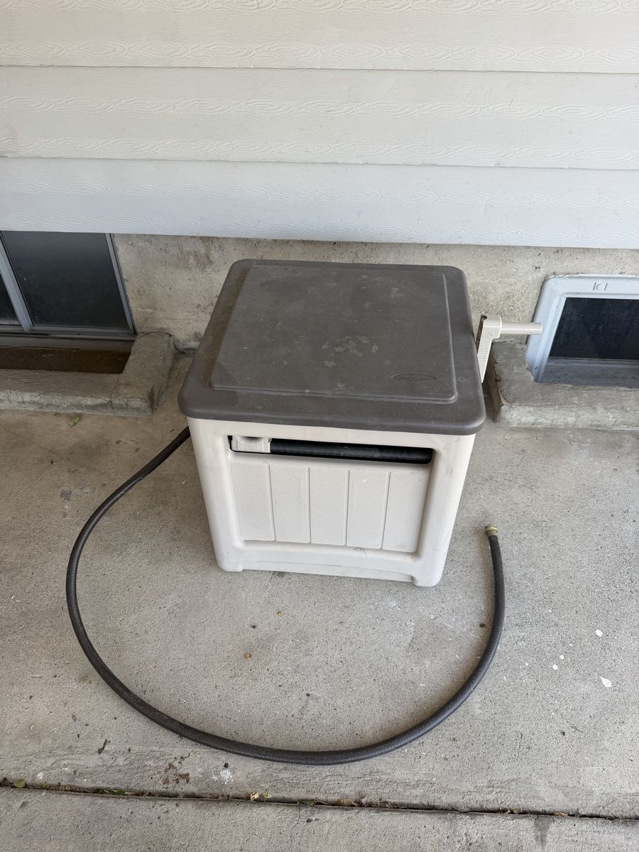 Suncast Hose Reel Hideaway box