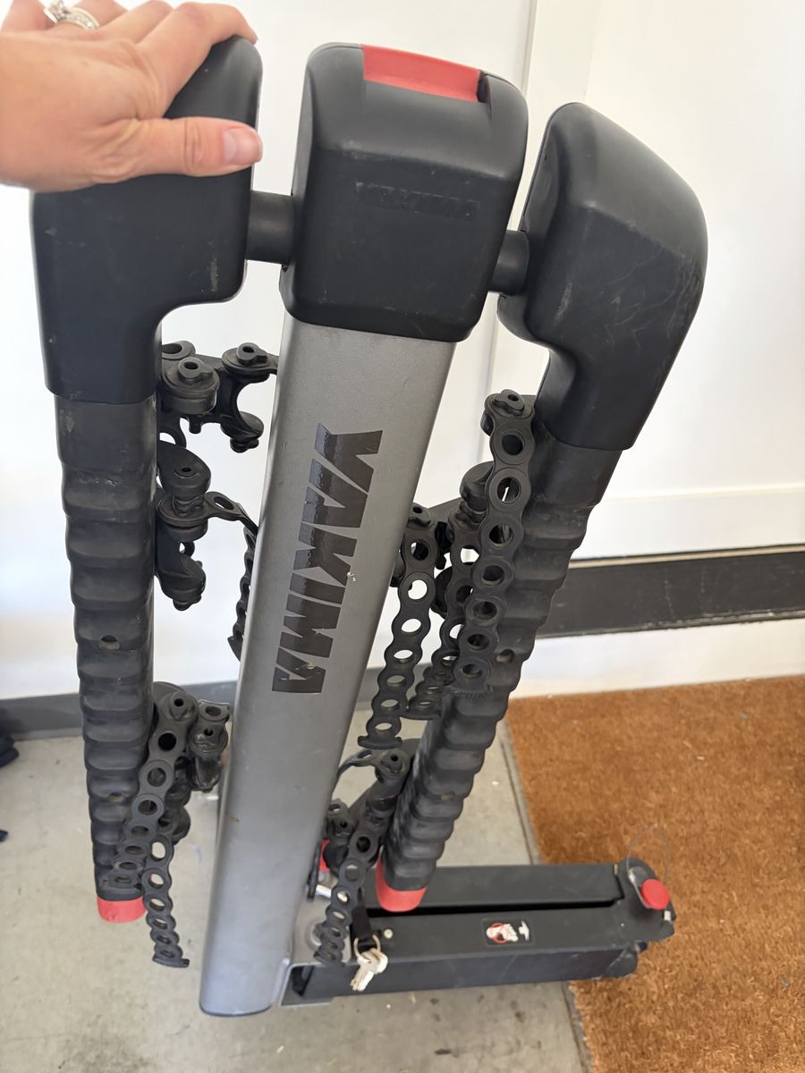 Yakima Hitch 4 Bike Rack + Ski/Snowboard Attachment