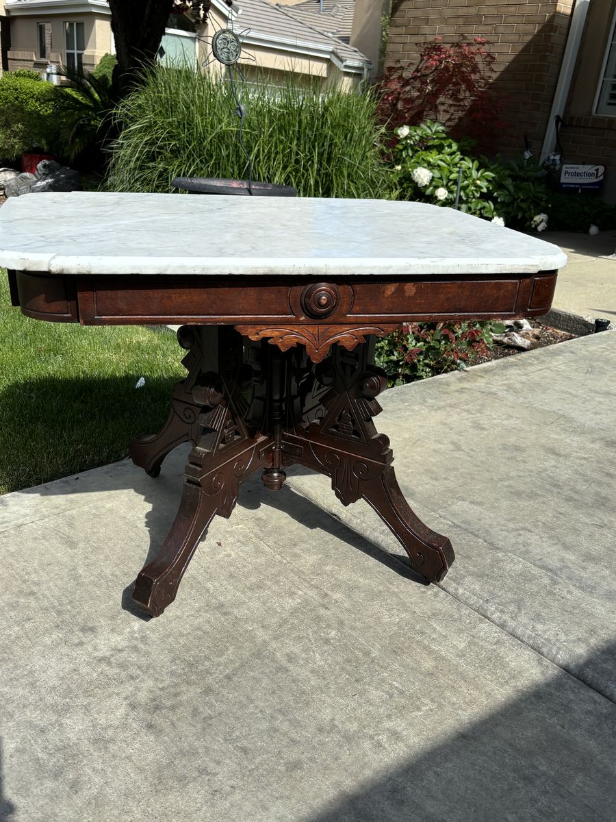 VICTORIAN COFFEE TABLE