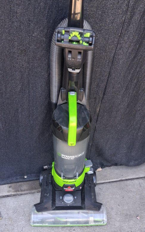 Bissell Pet powerforce retractable cord CLEAN