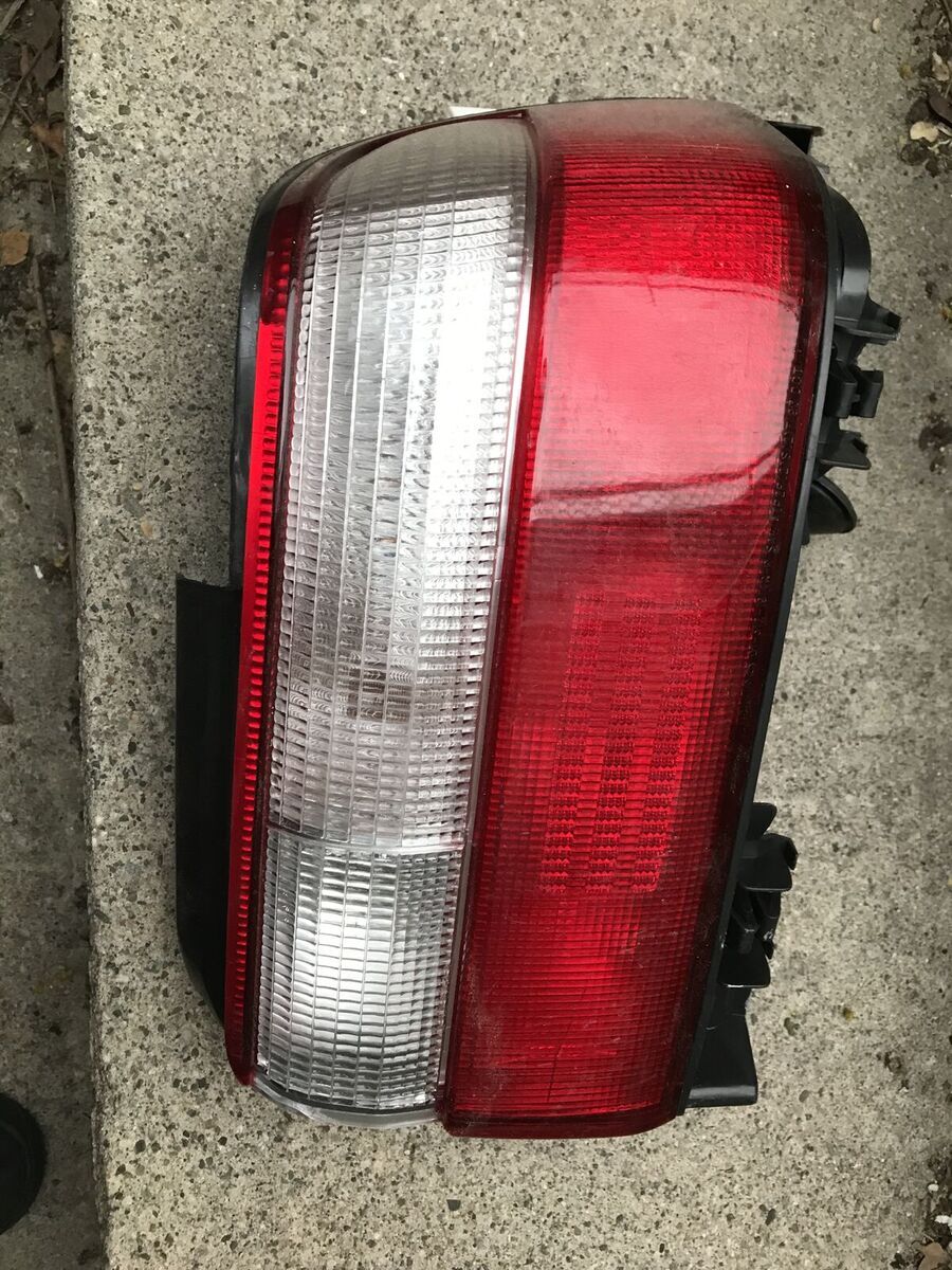 Toyota Corolla Tail Light Assembly Passenger Side for Sedan 1996 1997