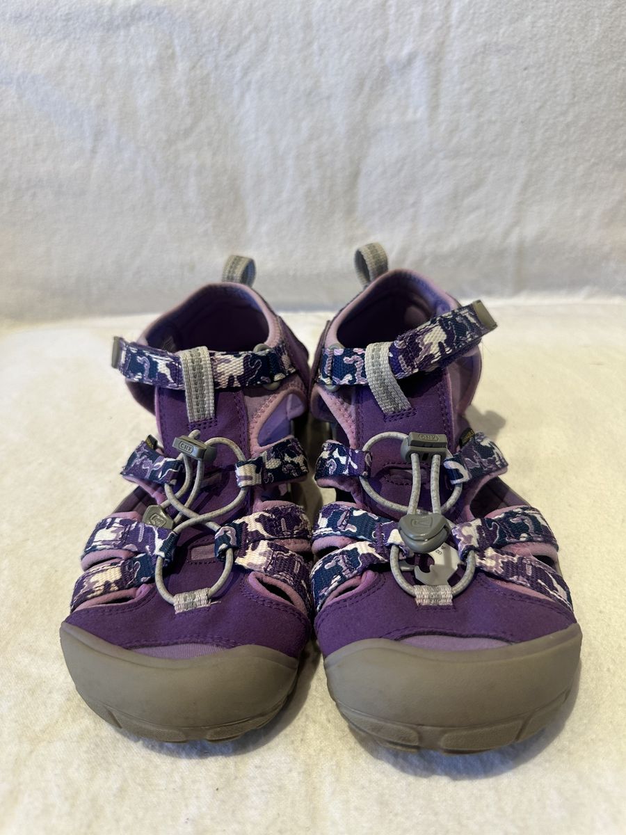Keen Youth Size 5 Purple Washable Hiking Sandals
