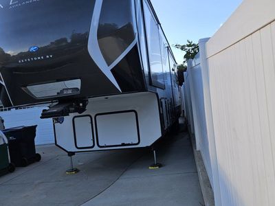 2024avalanche by alpine 5thwheel model 302rs