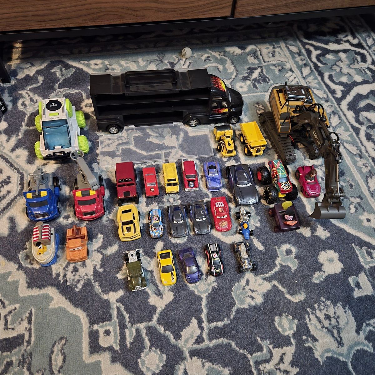 Large tractor and car lot, hot wheels lot