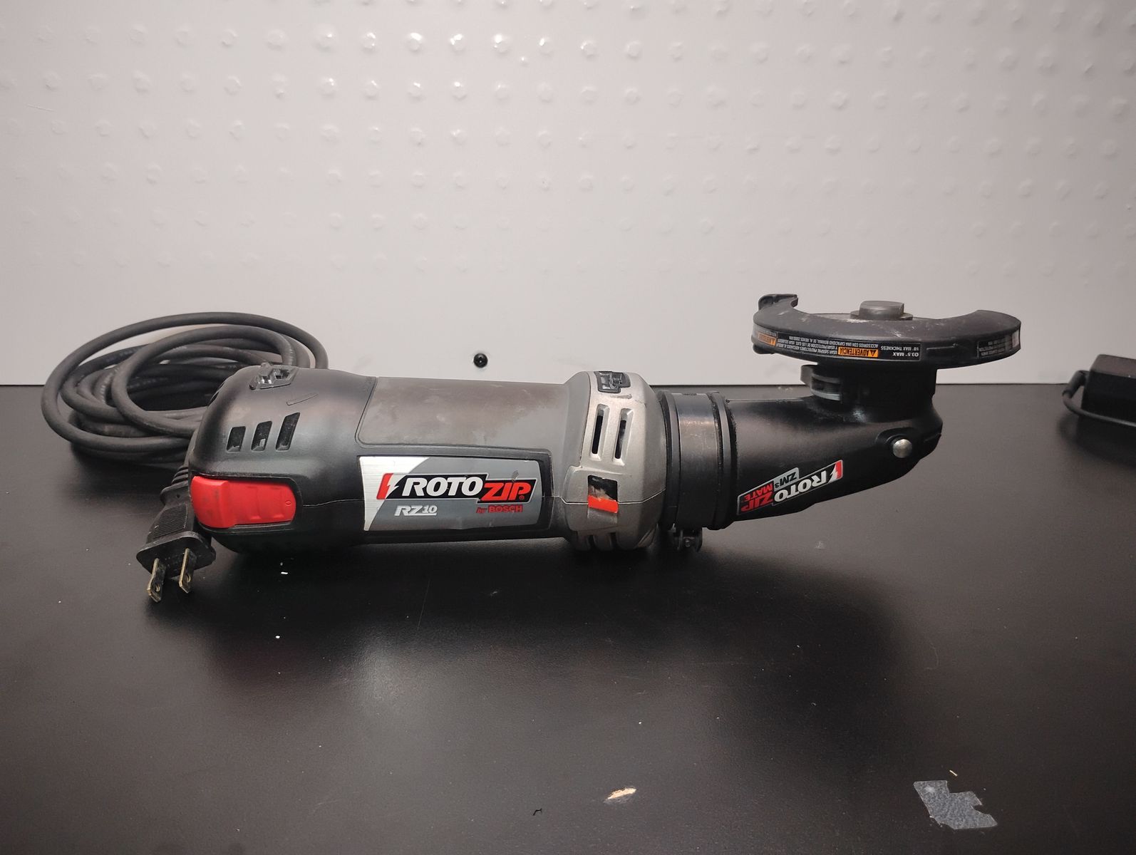RotoZip RZ10 Corded 5.5-amp Heavy-Duty Spiral Saw and Cut-Out Tool