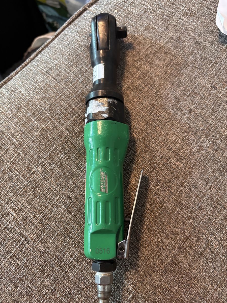 Like new Speedaire 3/8” air ratchet in great condition