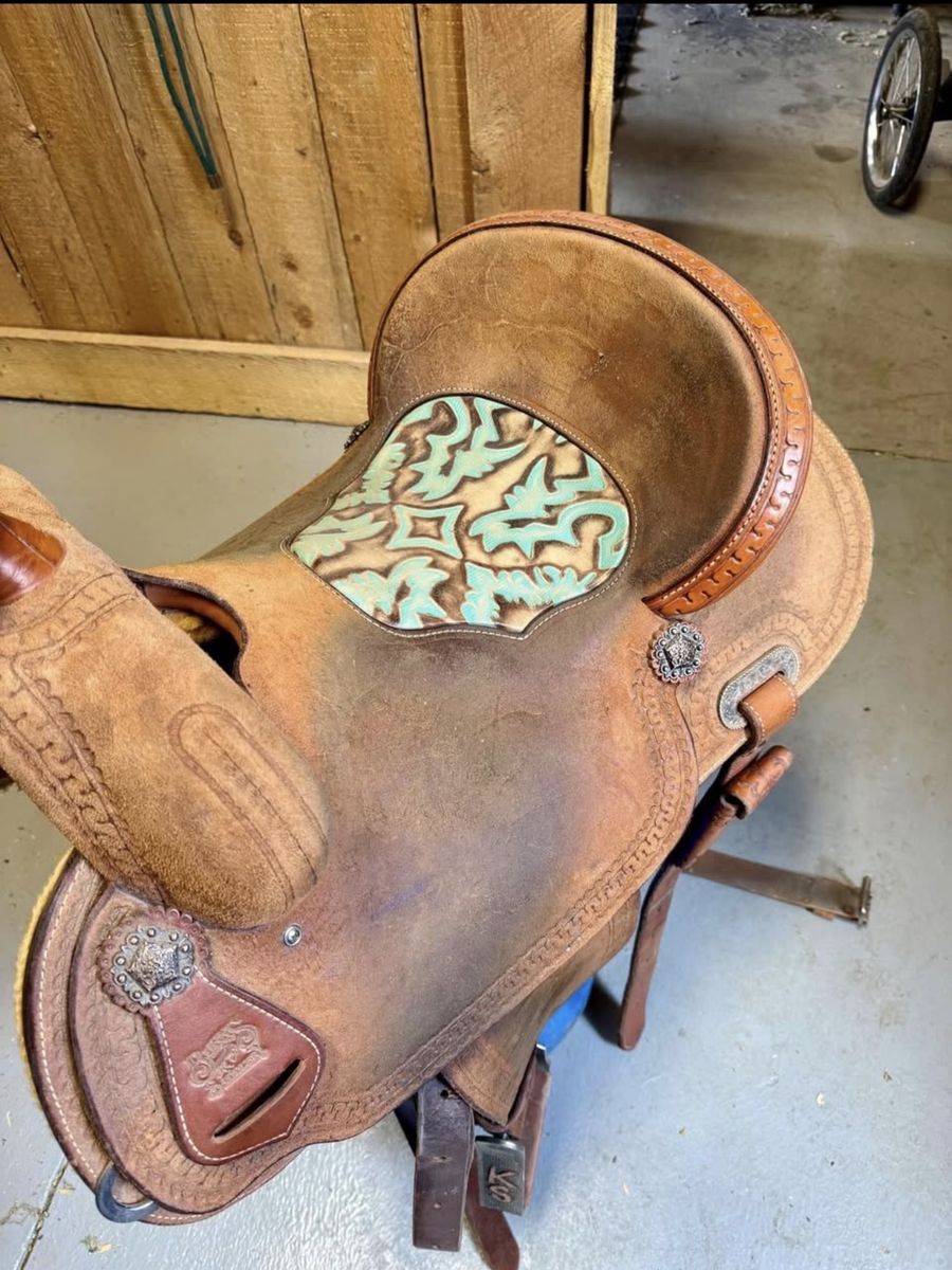 Burns Saddlery Western Leather Saddle Turquoise Inlay 15 Inch Seat