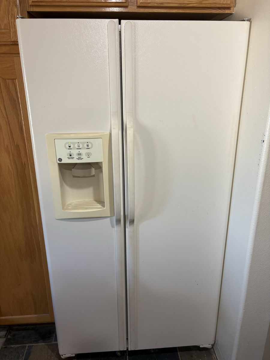 GE White Side-by-Side Refrigerator with Ice Maker & Water Dispenser
