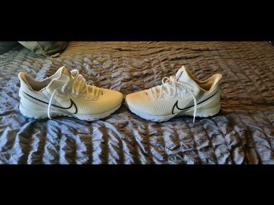 Used Nike Air Zoom Running/ Golfing Shoes, White, Size Mens 9.5 Excellent Condition