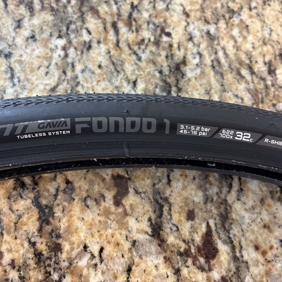 Giant Favia Fondo 1 Road Bike Tires NEW