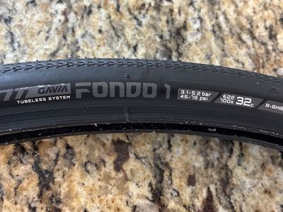 Giant Favia Fondo 1 Road Bike Tires NEW