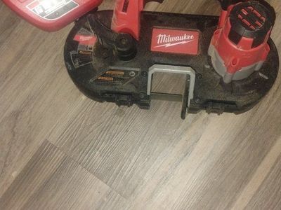 Milwaukee M12 Cordless Lithium-Ion Band Saw & Charger - Compact & Portable