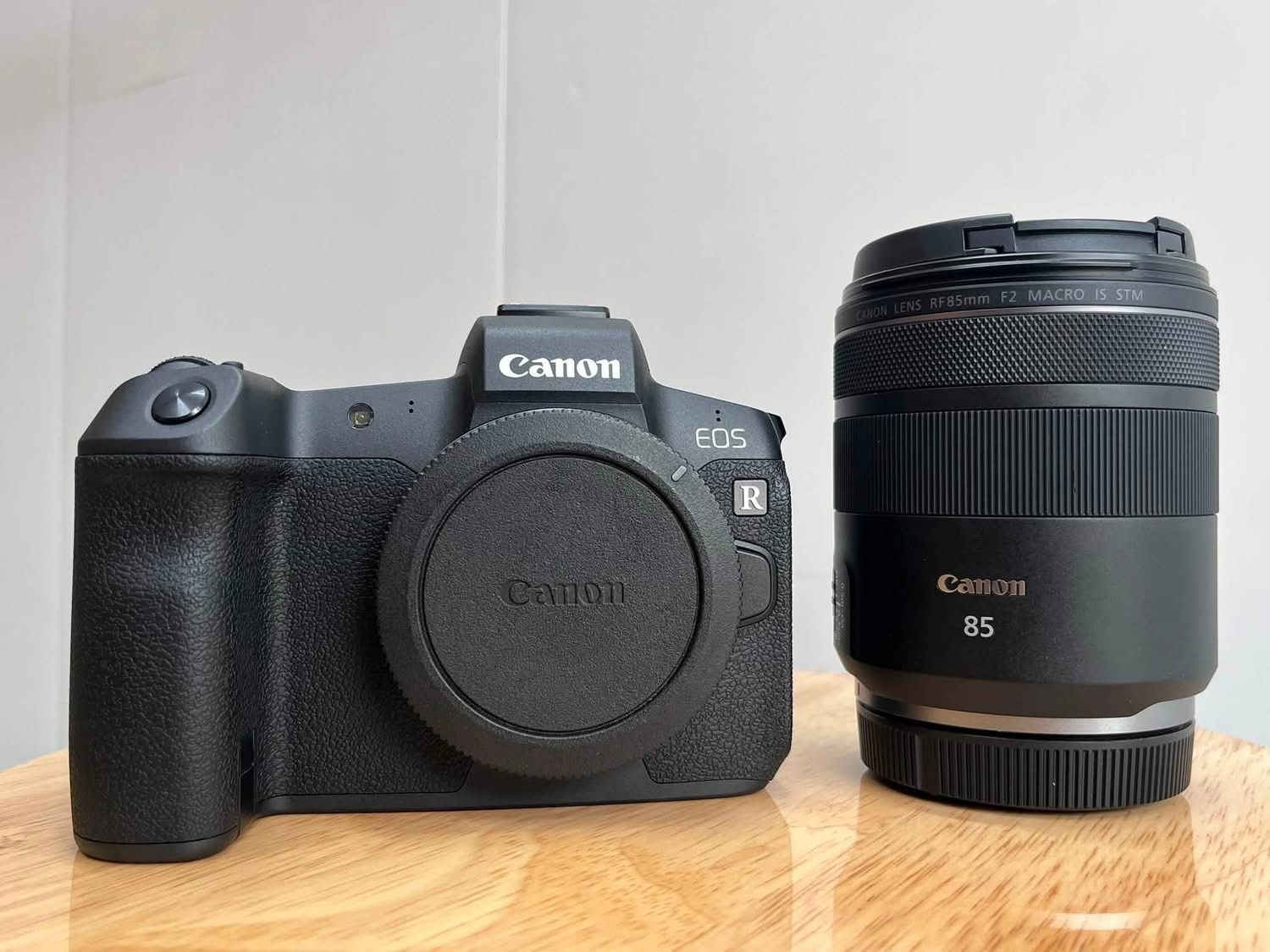 Canon R, 85mm