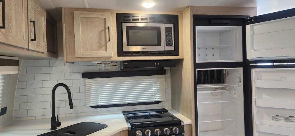 2022 Rockwood Ulra Lite 2608BS Camper Trailer