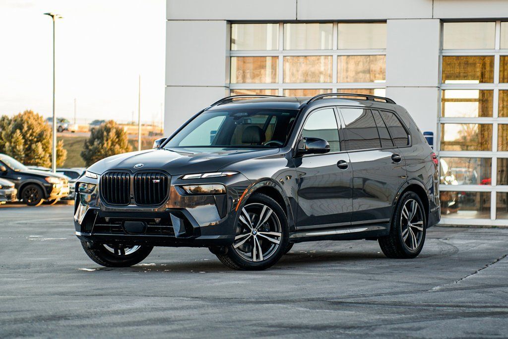 2025 BMW X7 M60i