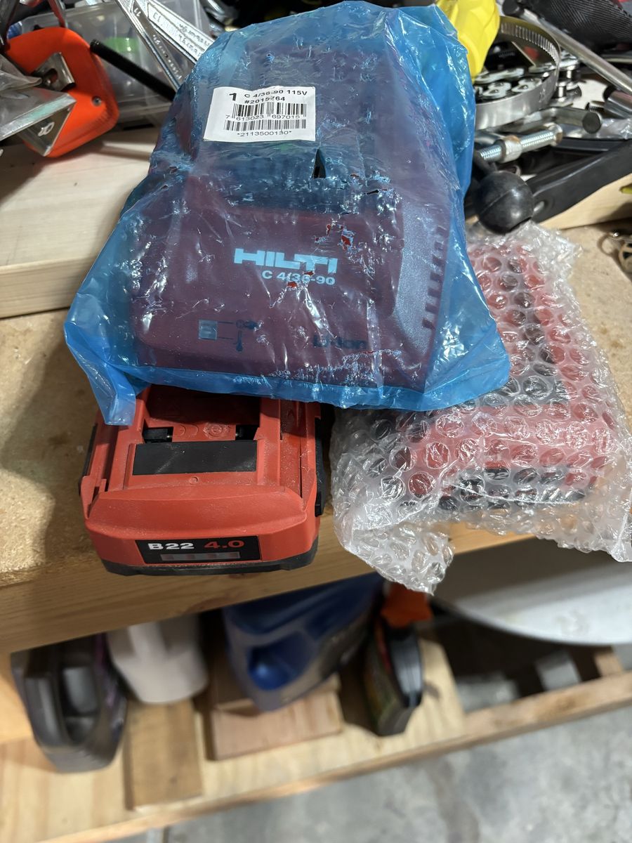 3 new Hilti battery and charger