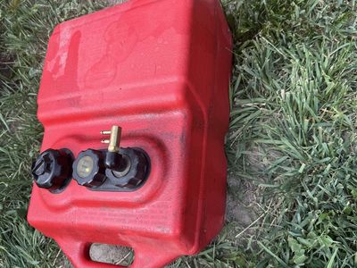 Moeller boat 6 gallon gas tank with hoses OMC