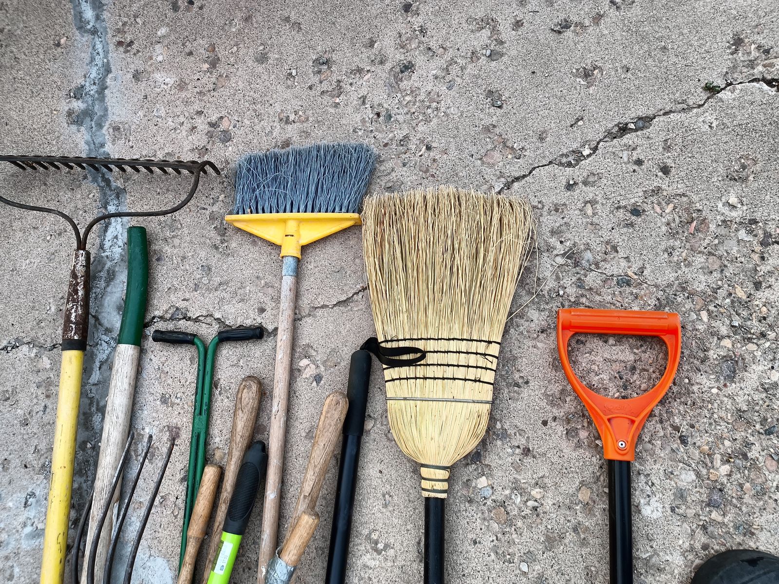 Miscellaneous garden tools.