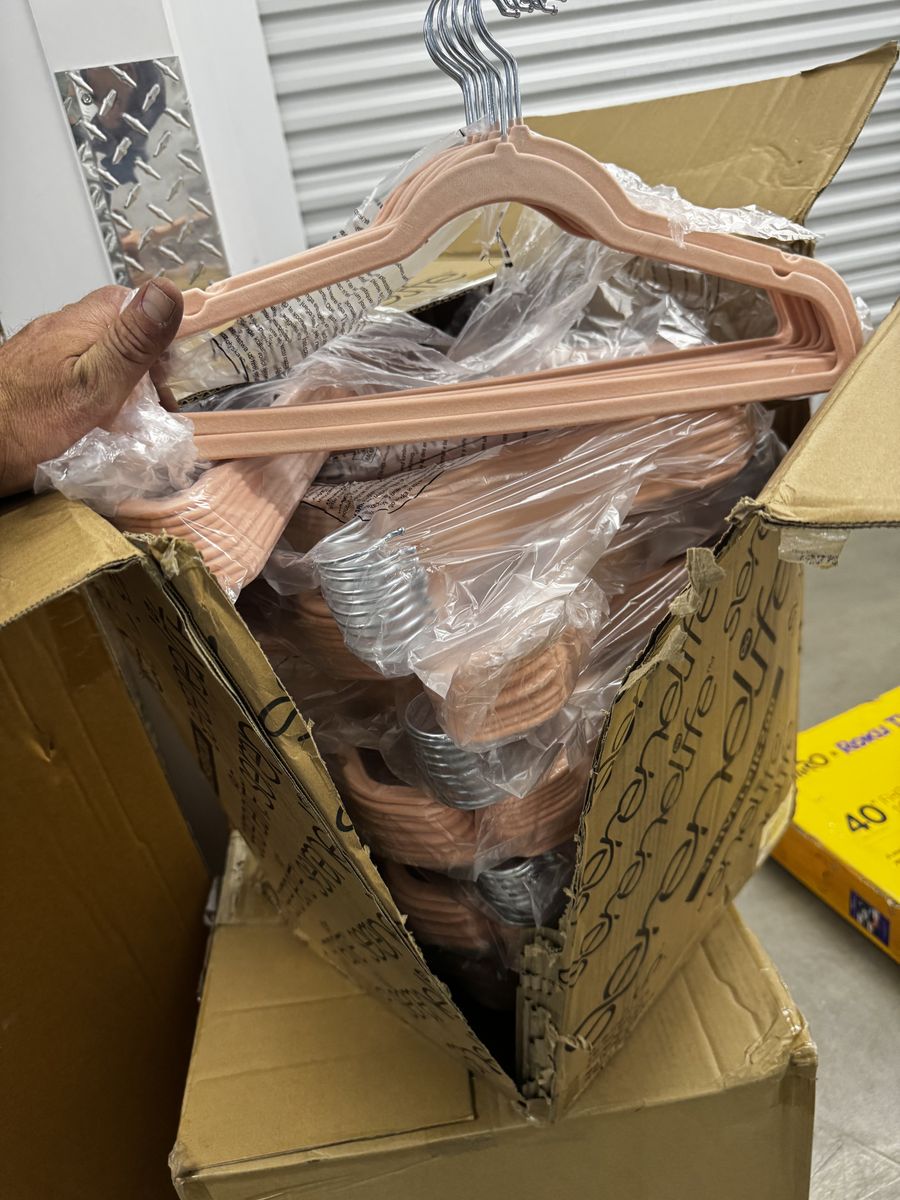 200 Pack Velvet Hangers - Non-Slip Felt Pink NEW