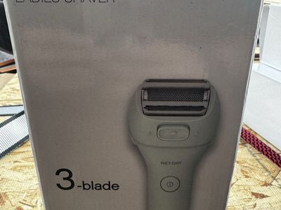 Panasonic ES-AWL6A G 3-Blade Wet/Dry Cordless Rechargeable Ladies Shaver with Pop-Up Trimmer