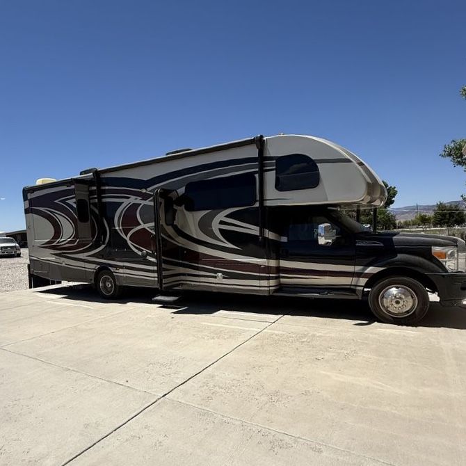 2016  Super C diesel Thor Chateau 35' Motorhome.