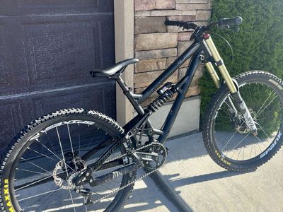 2018 Banshee Darkside Mountain Bike